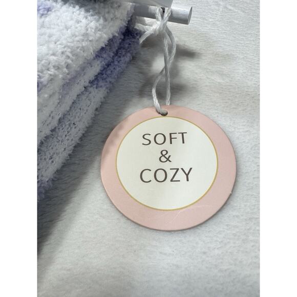 Mellow & Mod Feather Yarn Blanket Lavendar & White Check 50 X 70 in - Picture 3 of 6